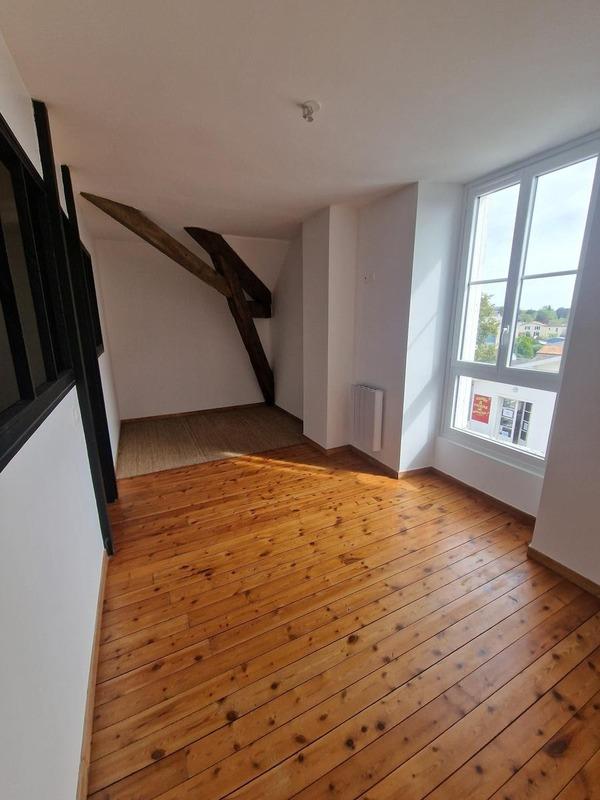 Maison - 850 m² - 35 pièces