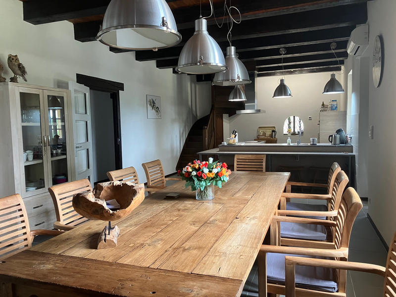 Maison - 220 m² - 8 pièces