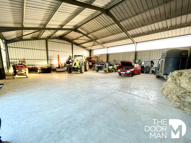 Services - 110 m² - 4 pièces