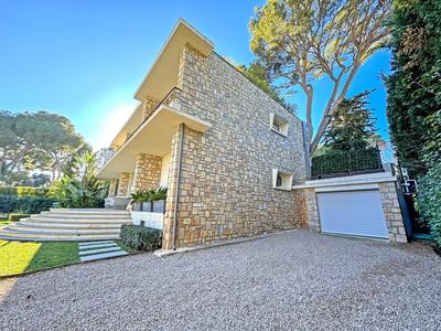 Villa - 220 m² - 6 pièces