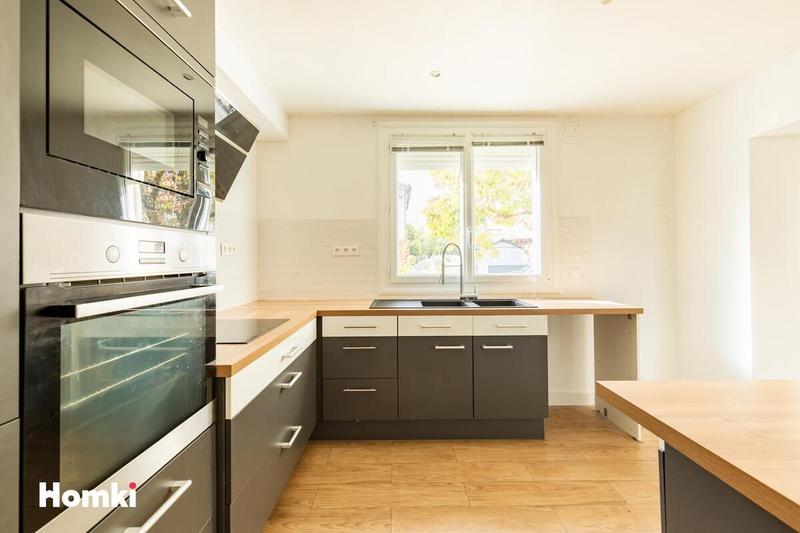 Maison - 210 m² - 7 pièces