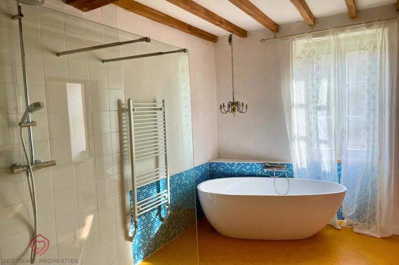 Propriété - 253 m² - 5 pièces