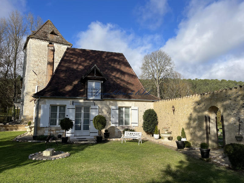 Maison - 396 m² - 13 pièces