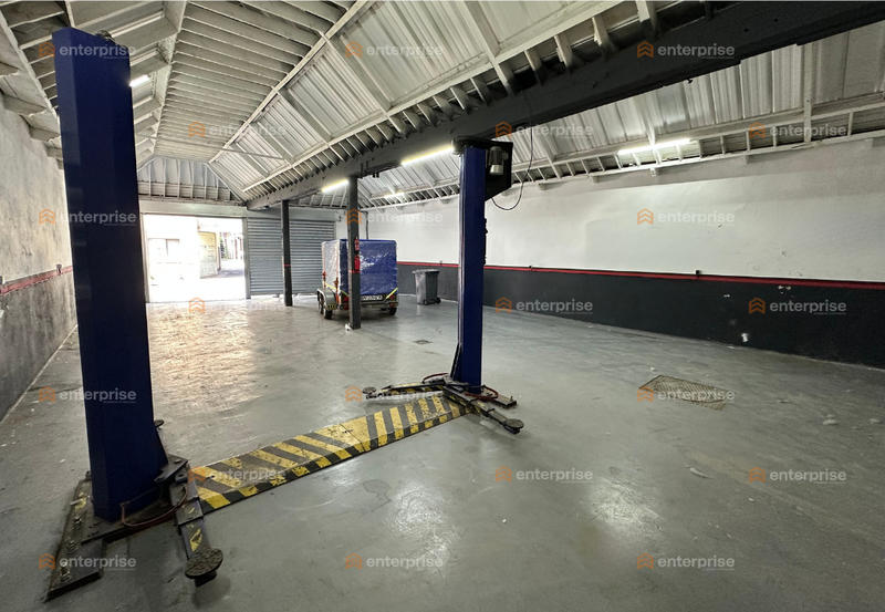 Local d'activité / Entrepôt - 144 m²