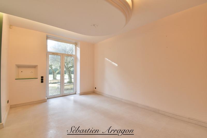 Maison - 460 m² - 14 pièces