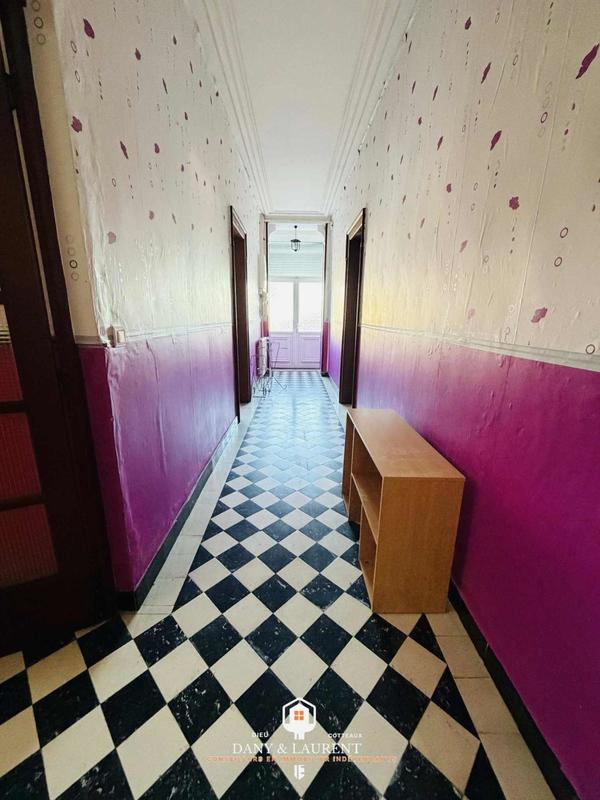 Maison - 280 m² - 8 pièces