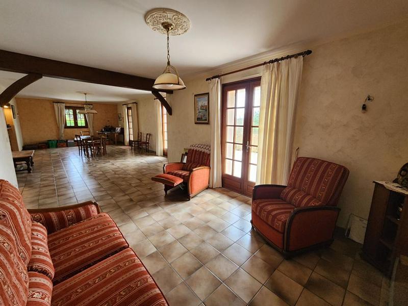 Maison - 210 m² - 7 pièces