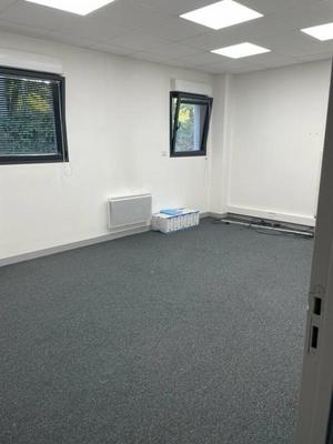 Local d'activité / Entrepôt - 250 m²