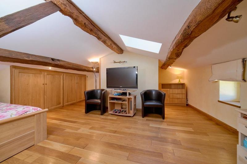 Maison - 220 m² - 7 pièces