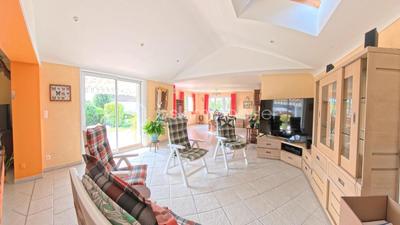 Maison - 250 m² - 10 pièces