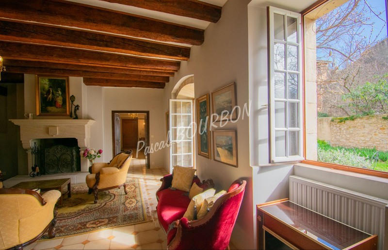 Maison - 250 m² - 8 pièces