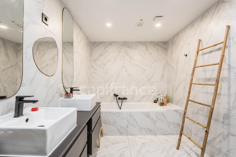 Propriété - 335 m² - 8 pièces