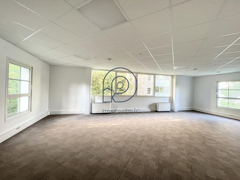 Bureau - 2 463 m²