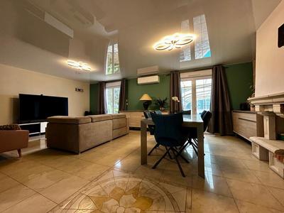 Maison - 206 m² - 7 pièces