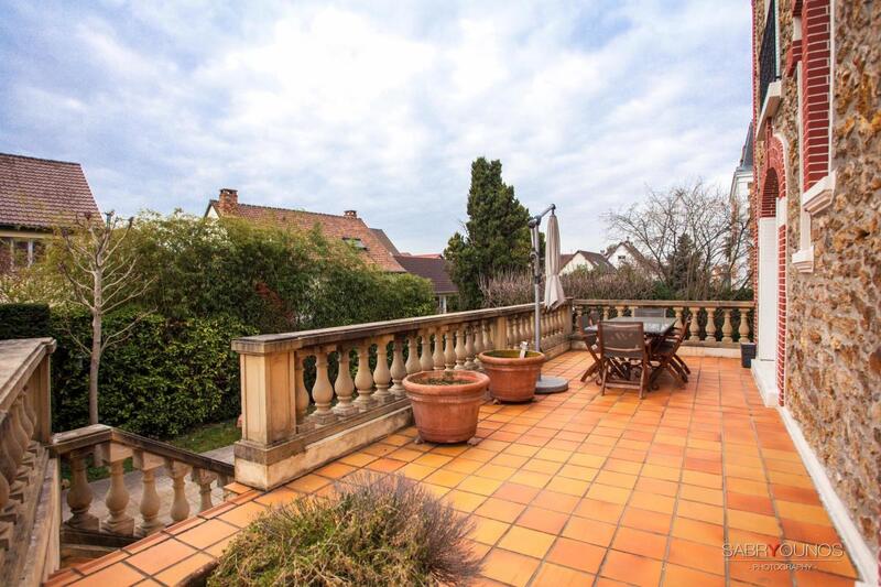 Maison - 210 m² - 8 pièces