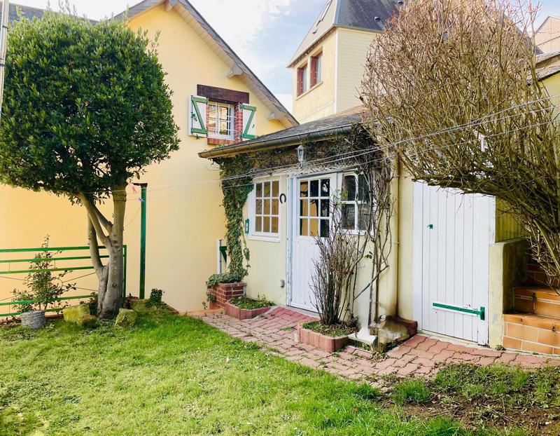 Maison - 230 m² - 9 pièces