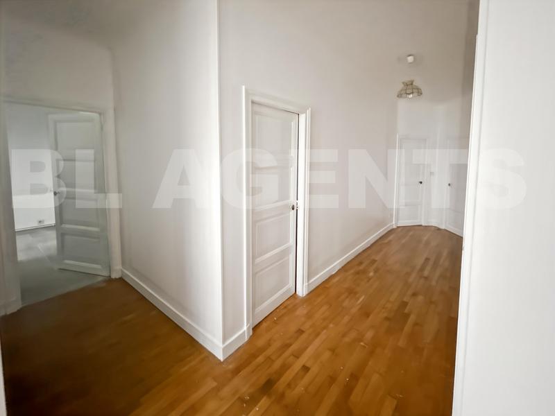 Maison de ville - 263 m² - 9 pièces