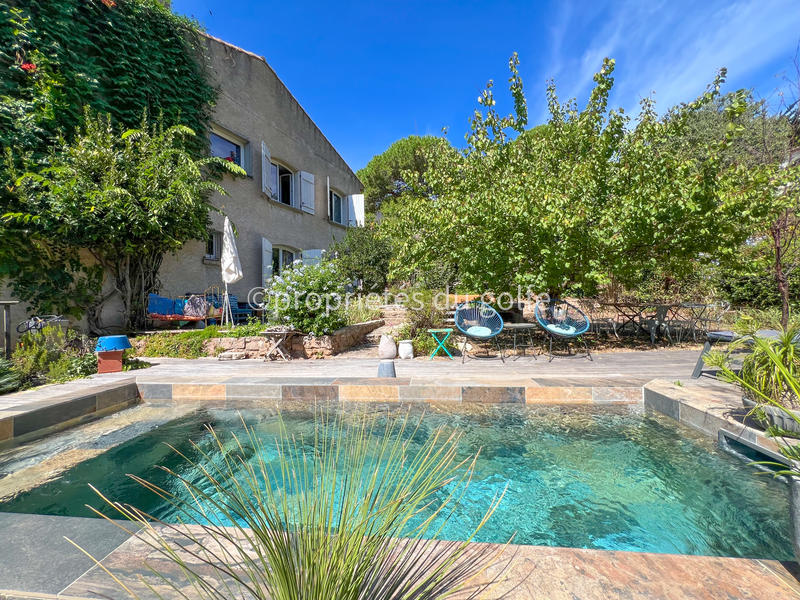 Maison - 207 m² - 7 pièces