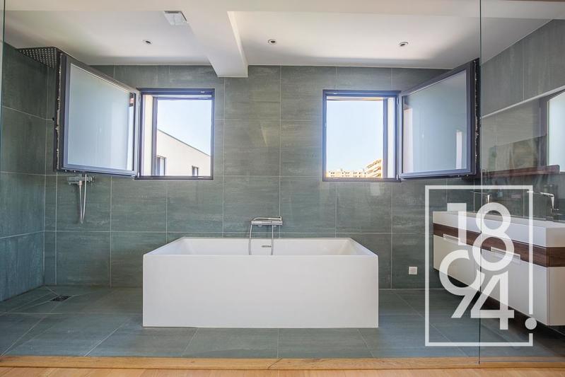 Maison - 270 m² - 5 pièces