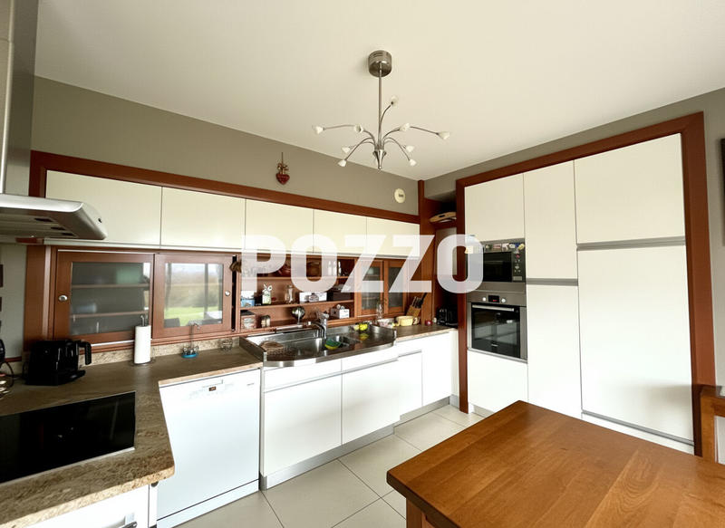 Maison - 186 m² - 6 pièces