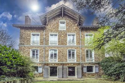 Maison - 273 m² - 9 pièces