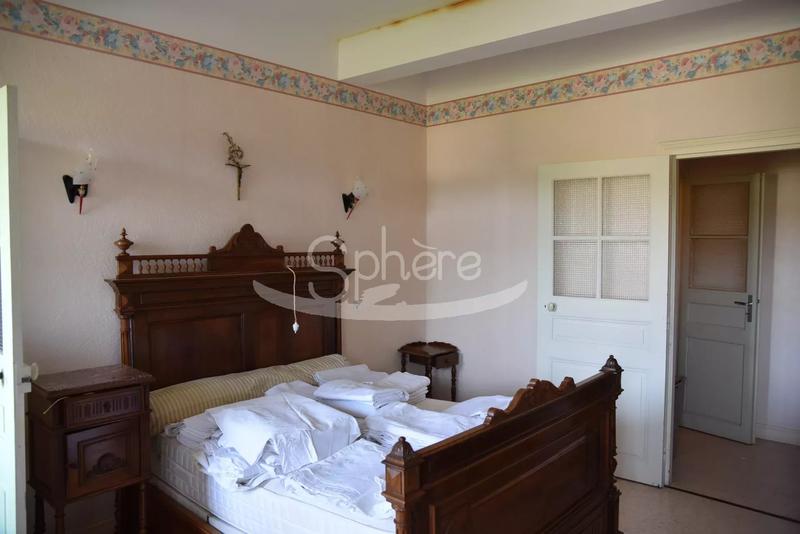 Maison - 162 m² - 9 pièces