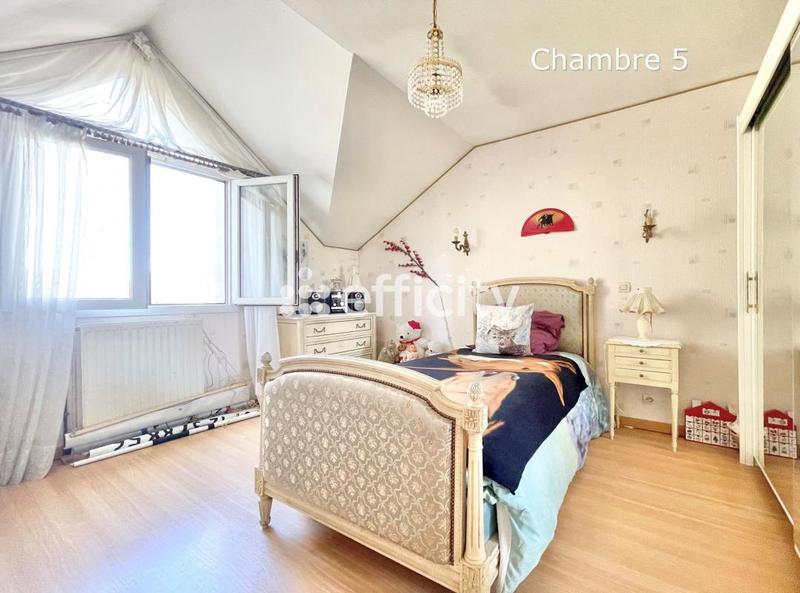 Maison - 175 m² - 8 pièces