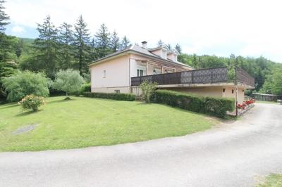 Maison - 276 m² - 6 pièces