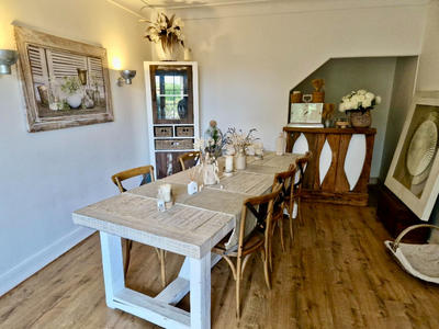 Maison - 221 m² - 8 pièces