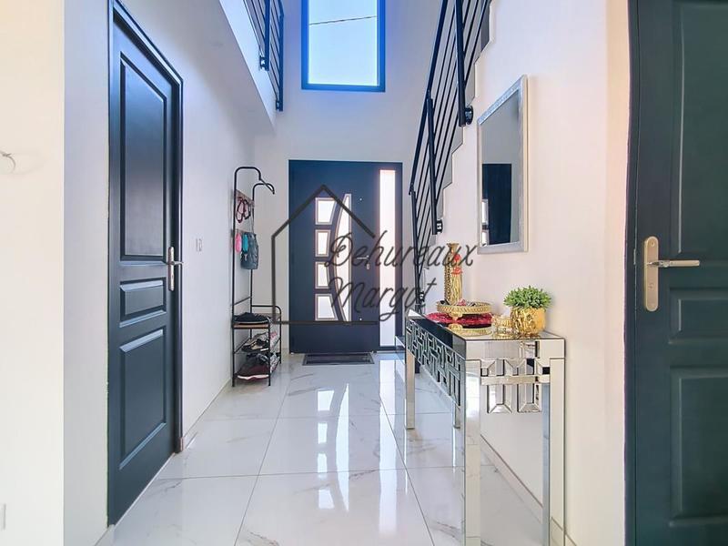 Maison - 192 m² - 7 pièces