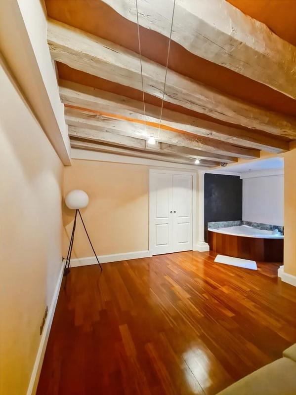 Maison - 230 m² - 7 pièces