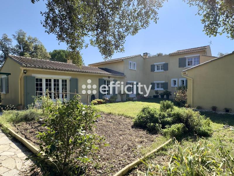 Maison - 223 m² - 7 pièces