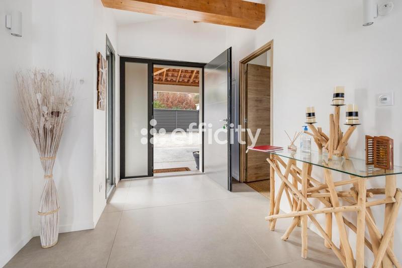 Maison - 211 m² - 7 pièces