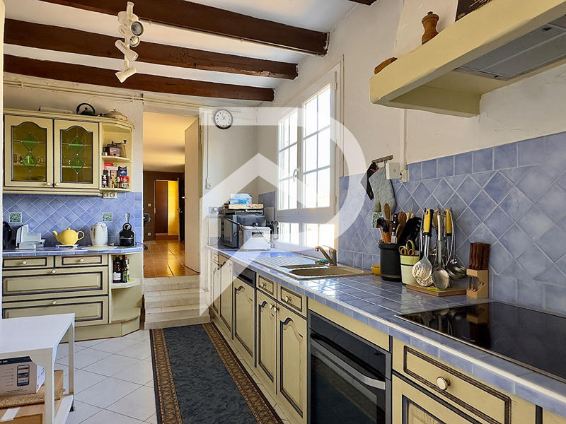 Maison - 225 m² - 9 pièces