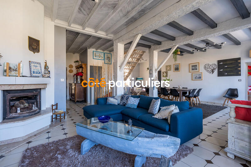 Maison - 233 m² - 9 pièces