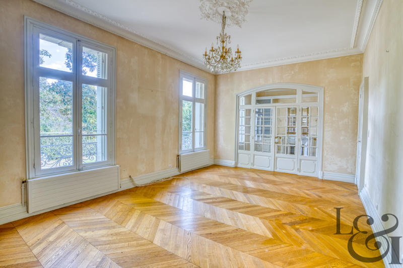 Maison - 281 m² - 10 pièces