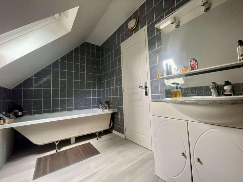 Maison - 99 m² - 6 pièces