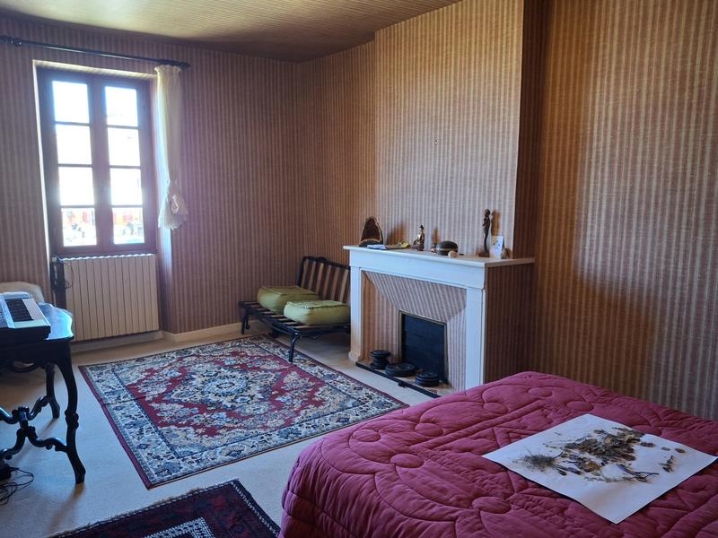 Maison traditionnelle - 318 m² - 12 pièces