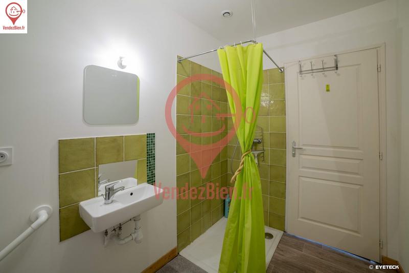 Maison - 240 m² - 9 pièces