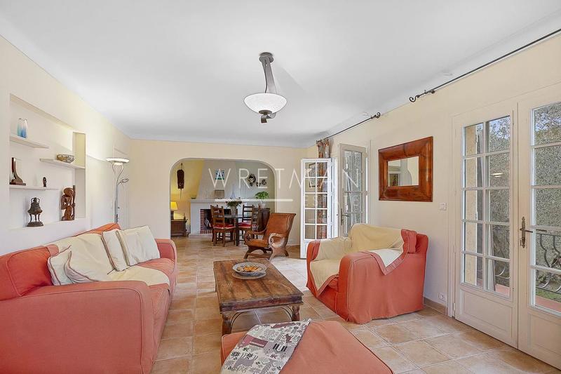 Maison - 189 m² - 9 pièces