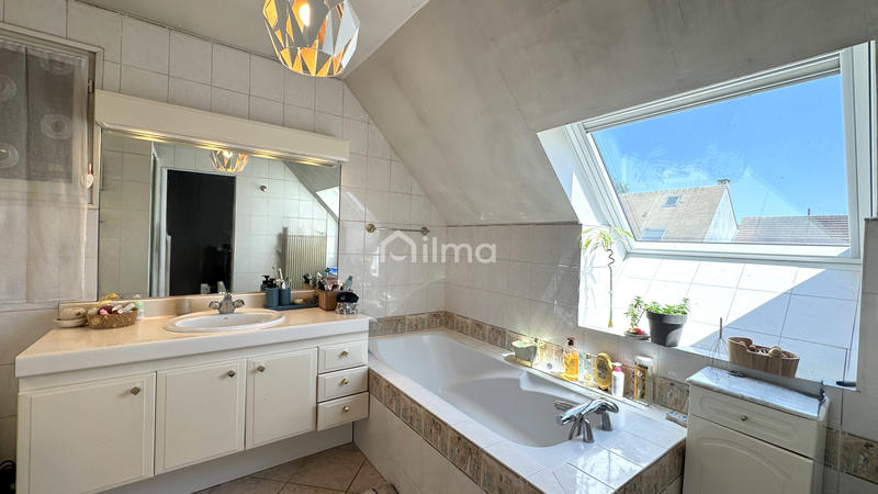 Maison - 202 m² - 6 pièces