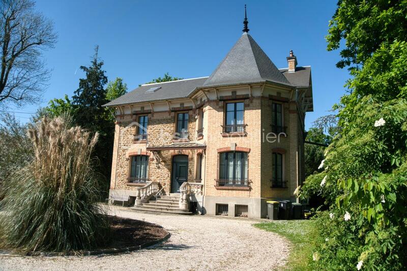 Propriété - 280 m² - 10 pièces