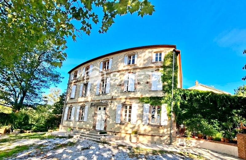 Maison de maîtres - 450 m² - 12 pièces