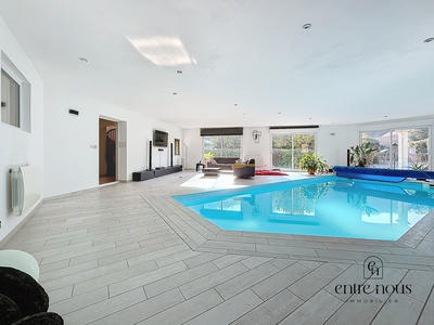 Maison - 250 m² - 5 pièces