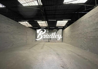 Entrepôt - 3 334 m²