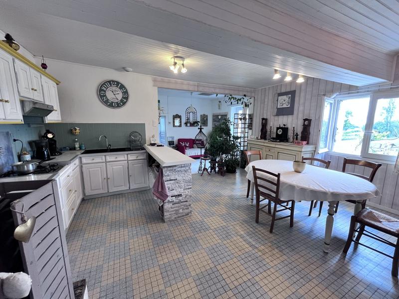 Maison traditionnelle - 151 m² - 6 pièces