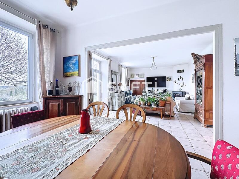 Maison - 250 m² - 10 pièces