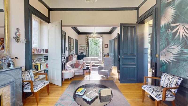 Maison - 252 m² - 9 pièces