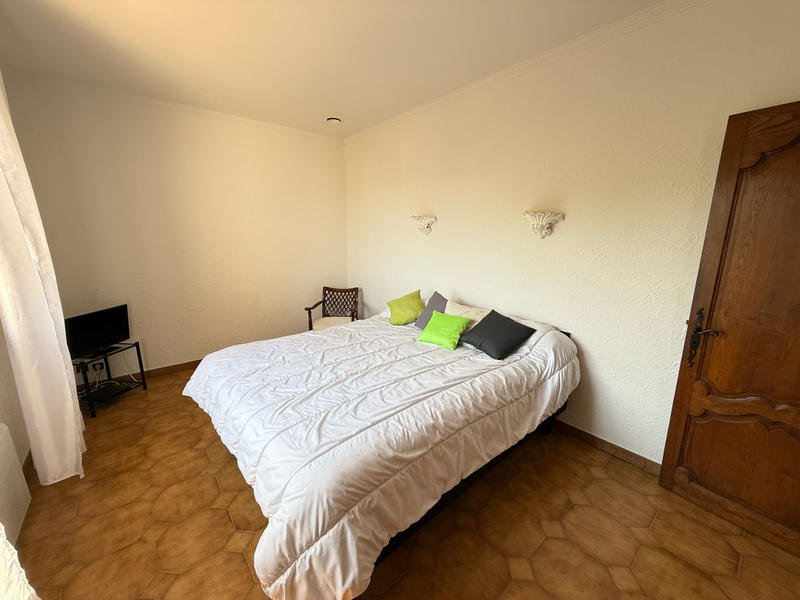 Maison - 230 m² - 8 pièces