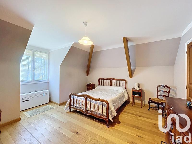 Maison - 230 m² - 7 pièces